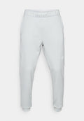 Helle graue Jogginghose aus weichem Material, mit einem elastischen Bund, seitlichen Taschen und schmal zulaufenden Bündchen. Minimalistisches Design mit Logodetail.