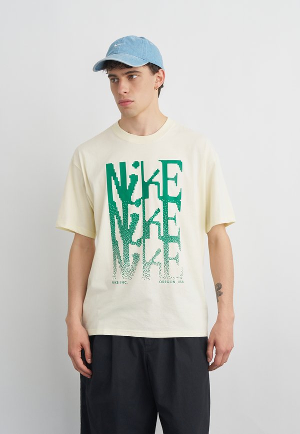 Nike Sportswear TEE - Print T-shirt - coconut milk