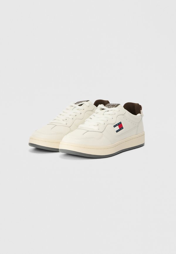 Tommy Jeans ARCHIVE COURT COW PRINT LEATHER TRAINERS
