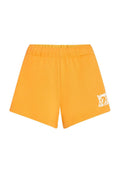 Gelbe Baumwollshorts mit einem elastischen Bund und einem weißen Grafikdruck auf dem linken Bein. Gerader Saum und weiche Textur.