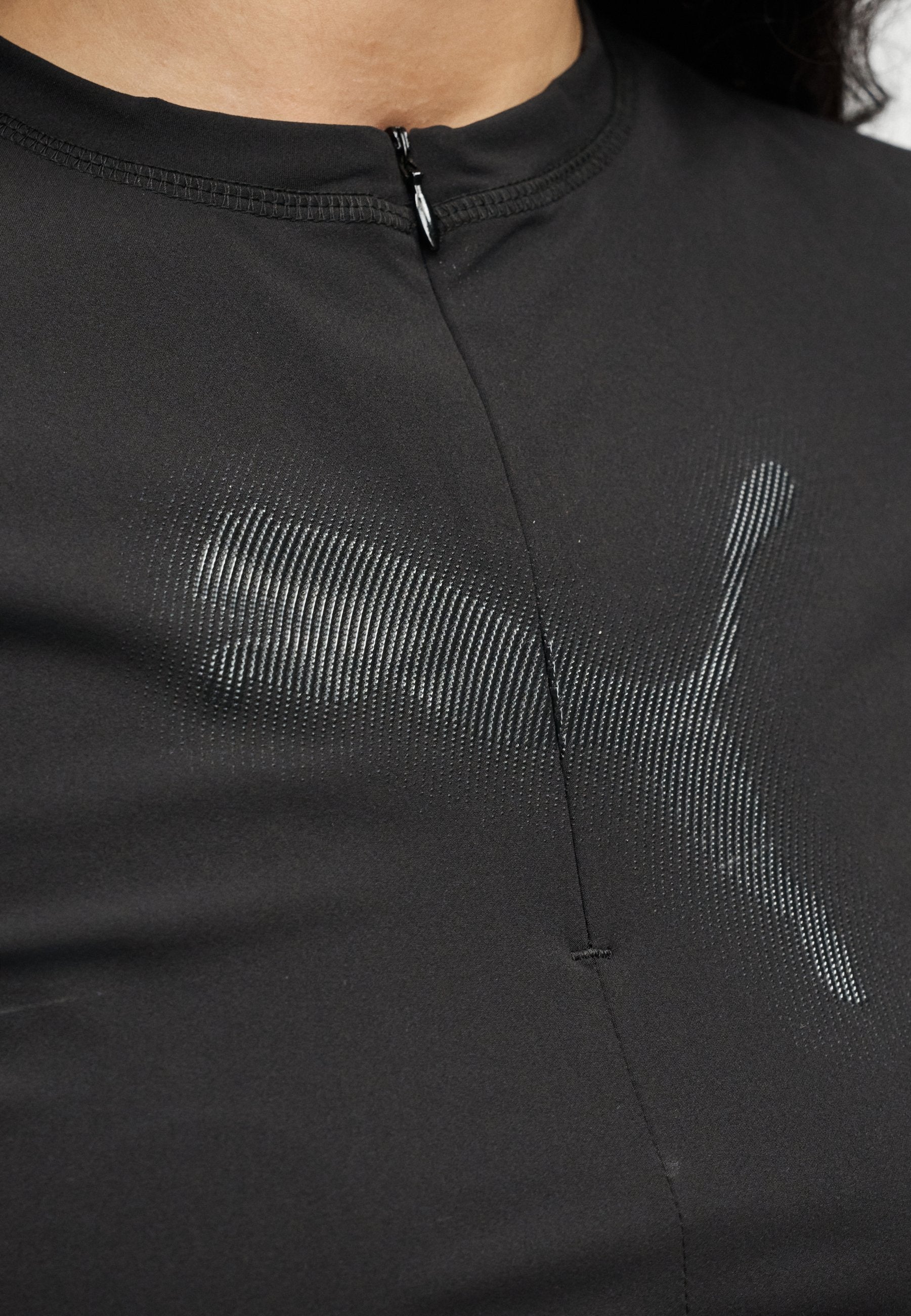 Puma DARE TO SLIM HALF ZIP GRAPHIC TEE