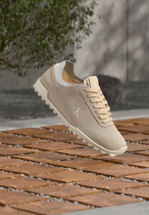 Calvin Klein LOW PROFILE RUN MG SUE DB LACES