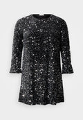 Schwarzes Paillettenkleid mit rundem Ausschnitt, dreiviertellangen Ärmeln und weiter Passform. Oberfläche bedeckt mit reflektierenden, runden Pailletten.