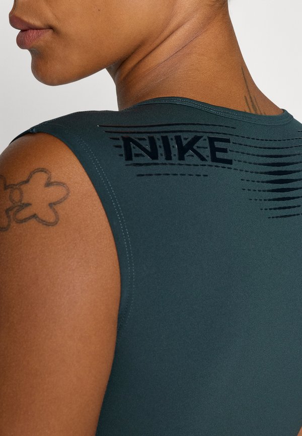 Nike Performance TANK