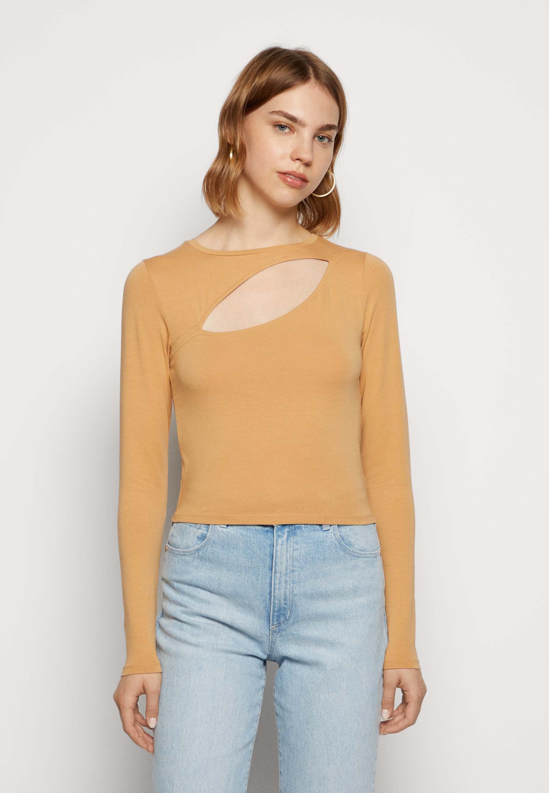 Hollister Co. DIAGONAL CUTOUT