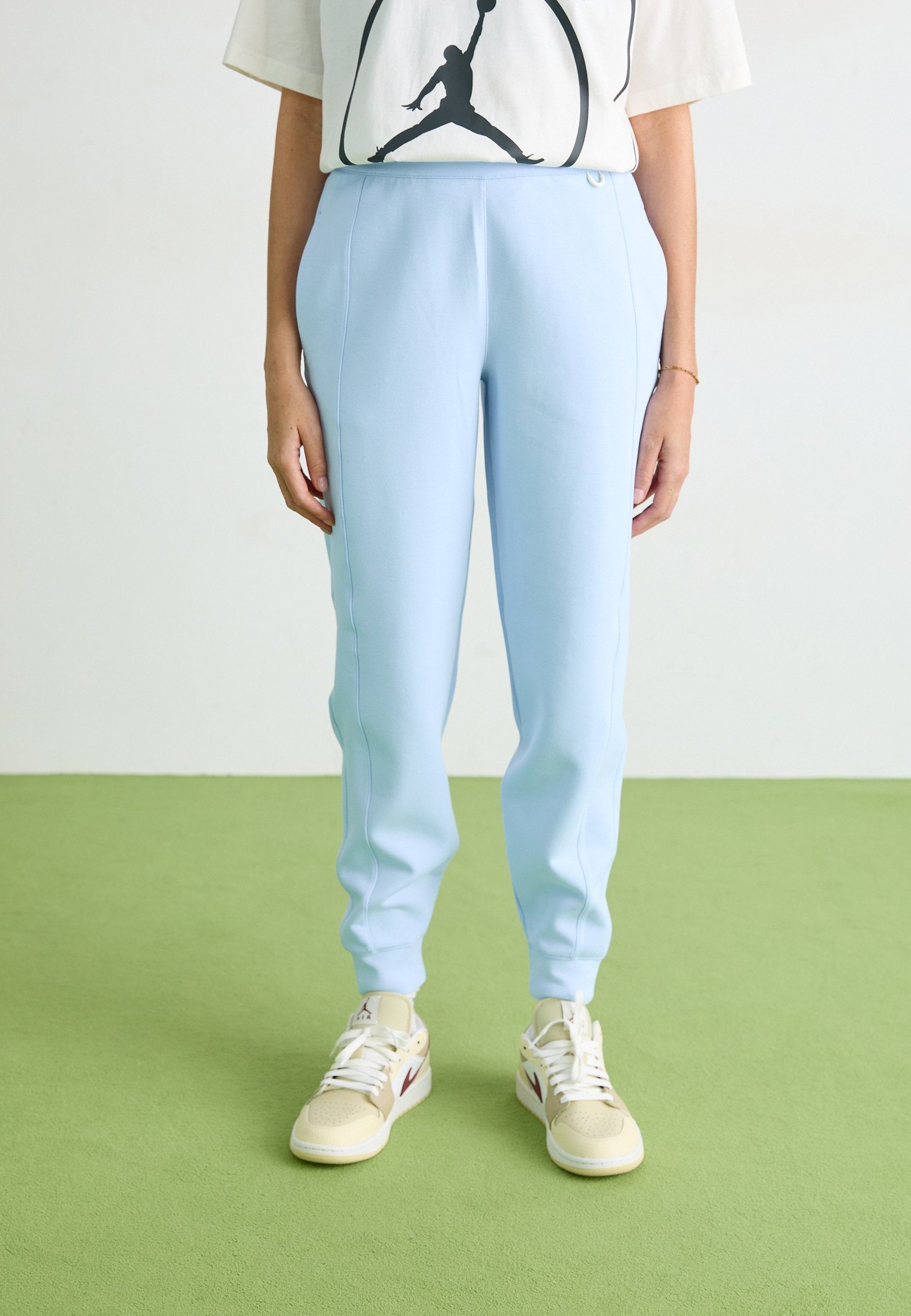 Nike Sportswear  SOFT