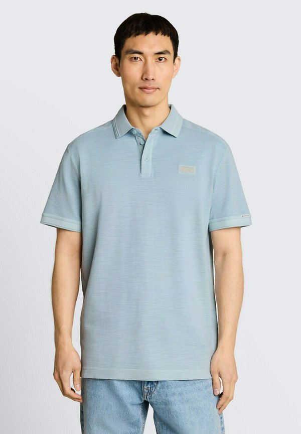 TOM TAILOR TOM TAILOR POLOSHIRTS PIQUÉ POLOSHIRT MIT LOGO-BADGE - Polo shirt - light blue grey