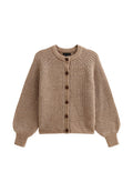 Beige gestrickte Strickjacke mit rundem Halsausschnitt, Knopfverschluss und Puffärmeln. Verfügt über eine gerippte Textur und fünf braune Knöpfe.