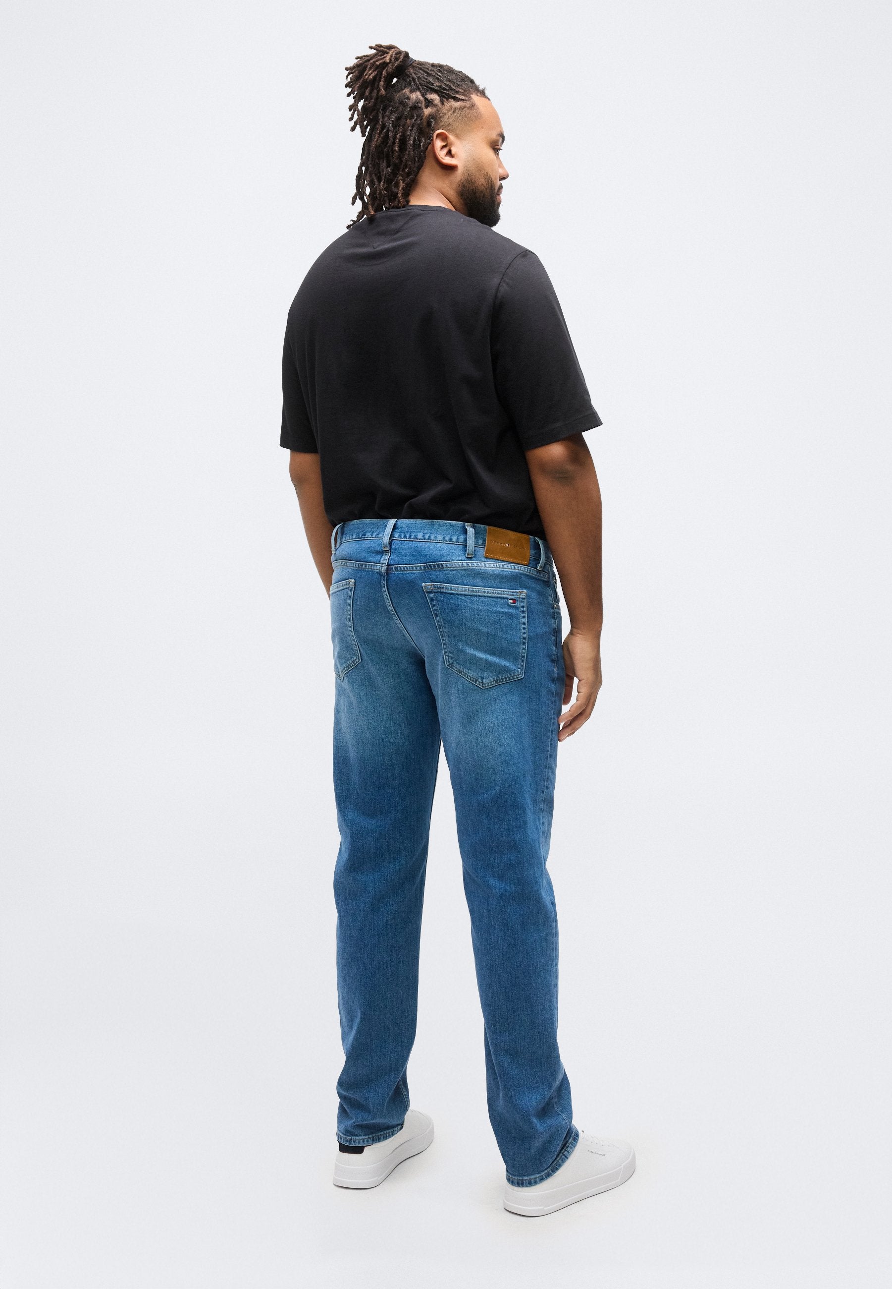 PLUS FADED REGULAR JEANS Media 4