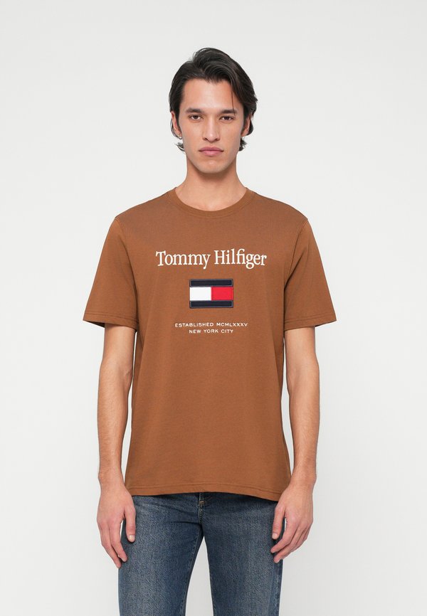 Tommy Hilfiger FLAG - Print T-shirt - highland khaki