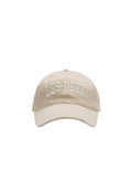 Beige Baumwoll-Baseballmütze mit erhabenem, weißem Sticktext "LES DEUX" auf der Vorderseite. Mit gebogenem Schild und verstellbarem Riemen auf der Rückseite.