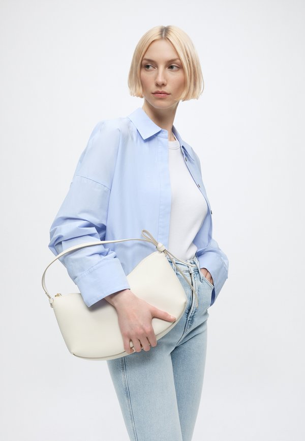 Good American GOOD STANDARD KICK FLARE JEANS