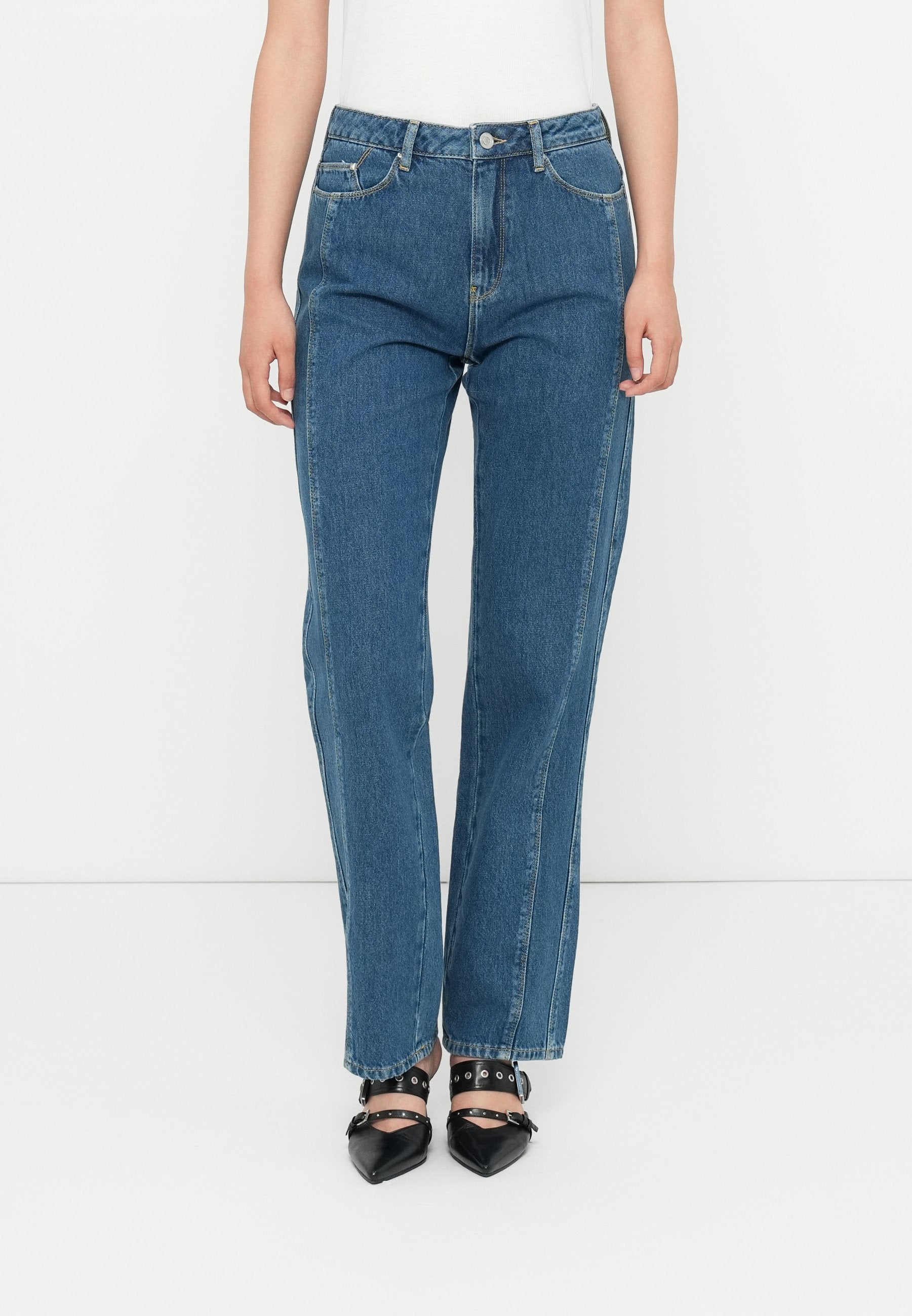 STRAIGHT LEG PANTS Media 3