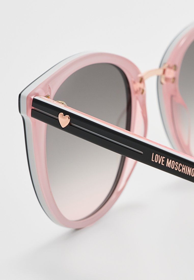 Love Moschino