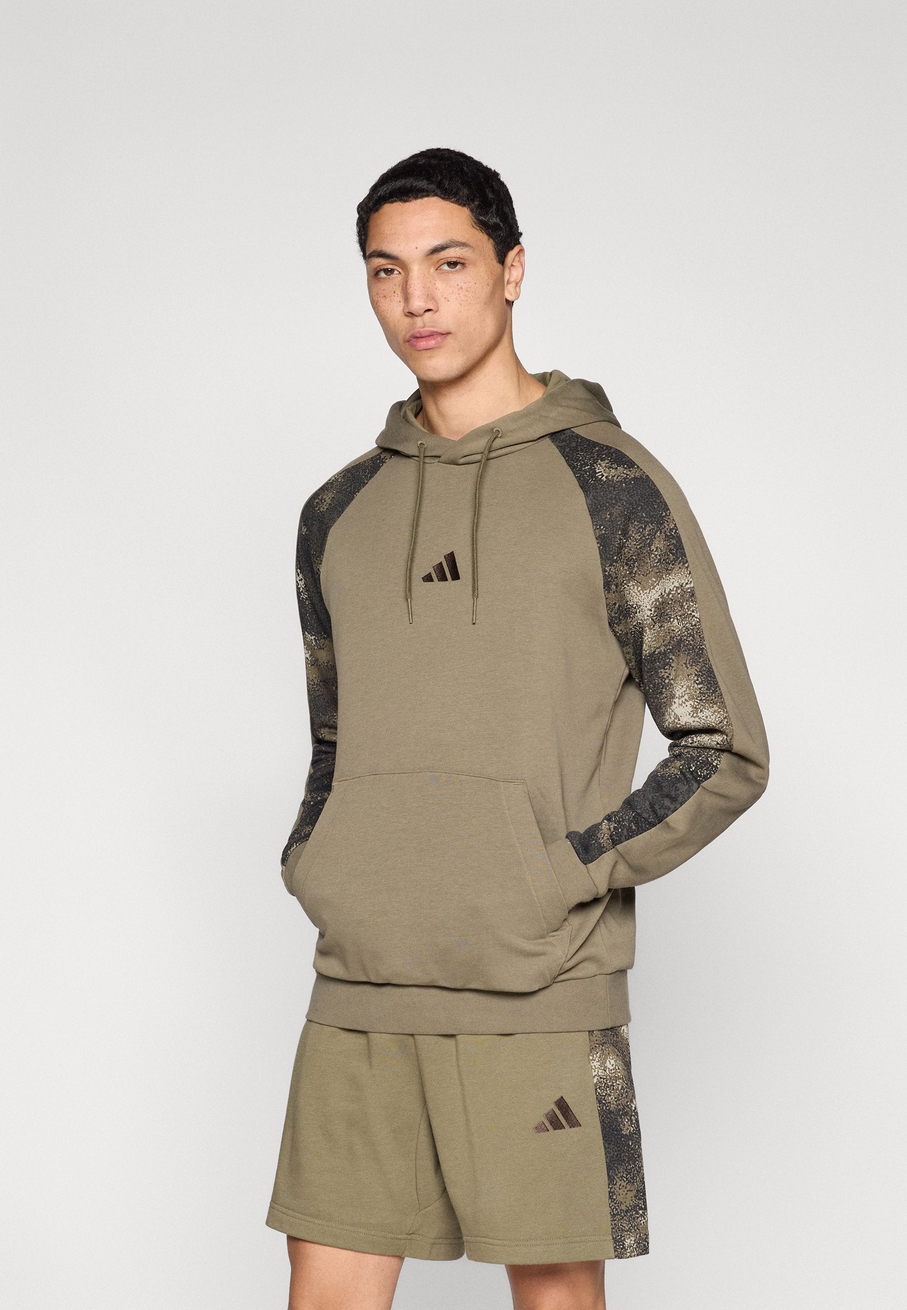 adidas Sportswear CAMO