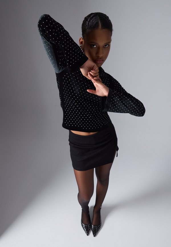 Even&Odd VELVET LONG SLEEVED TOP WITH STUDS