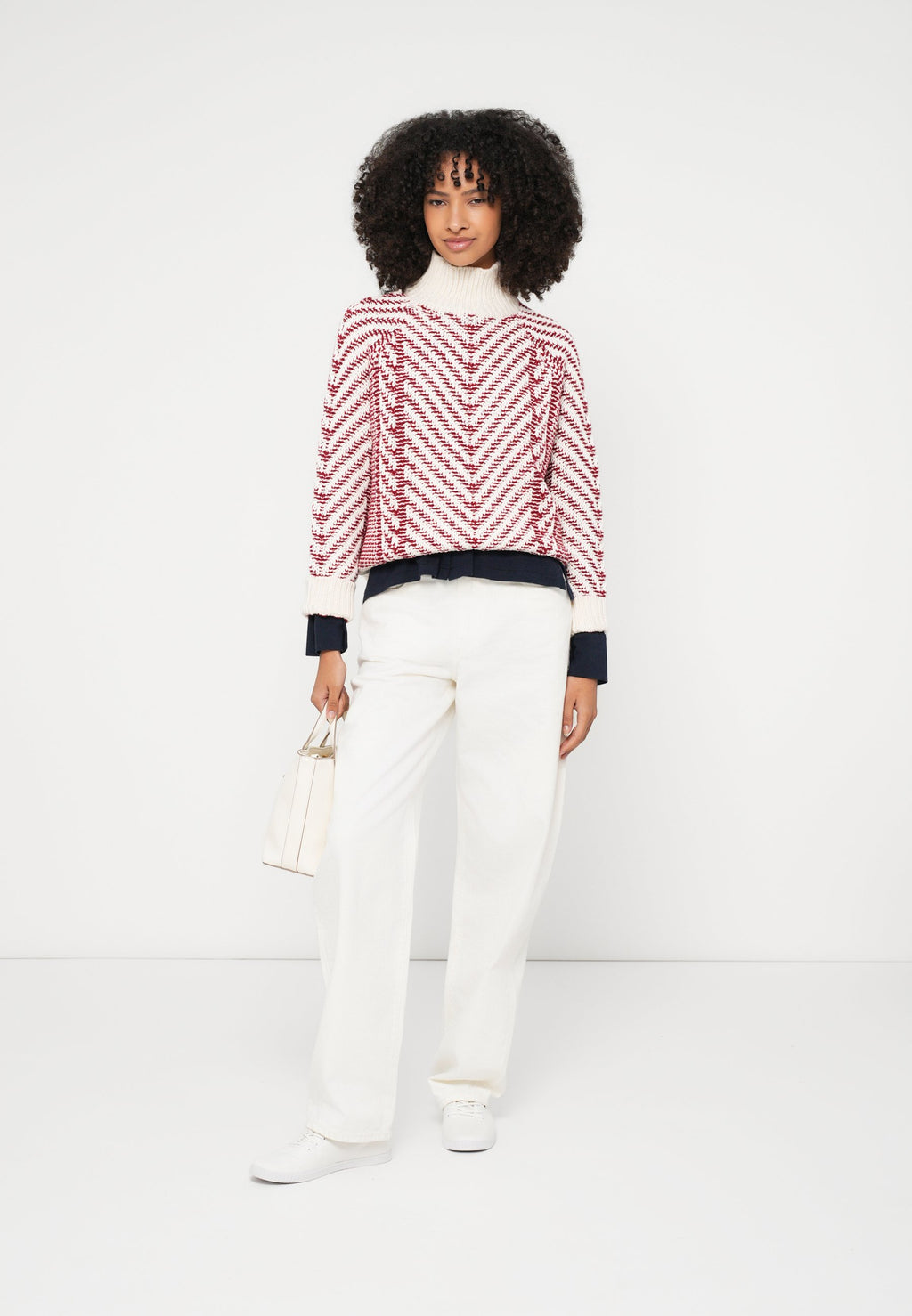 MID RISE TAPERED BARREL LEG WHITE JEANS Media 2