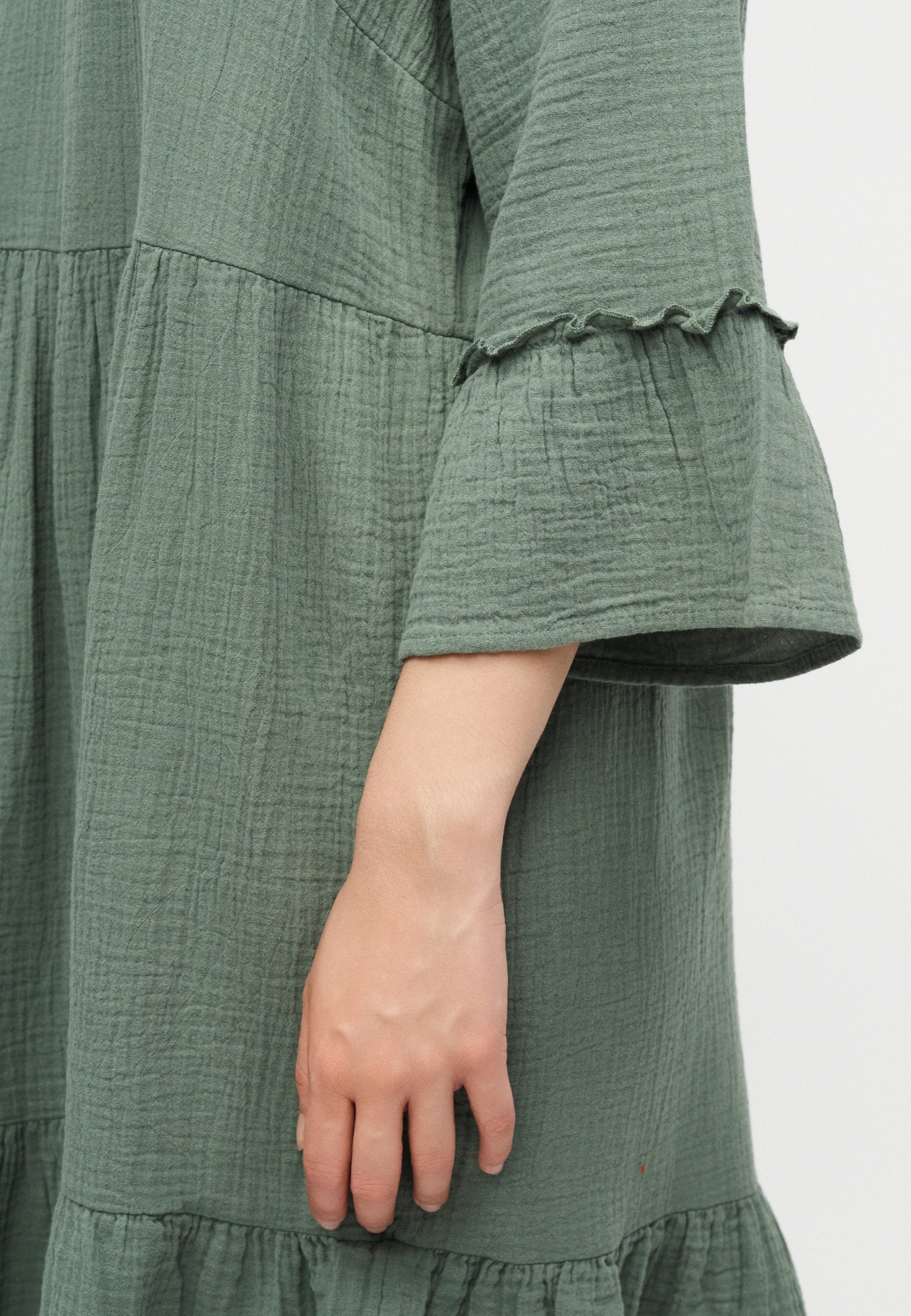 CARTHYRA PEPLUM DRESS Media 6