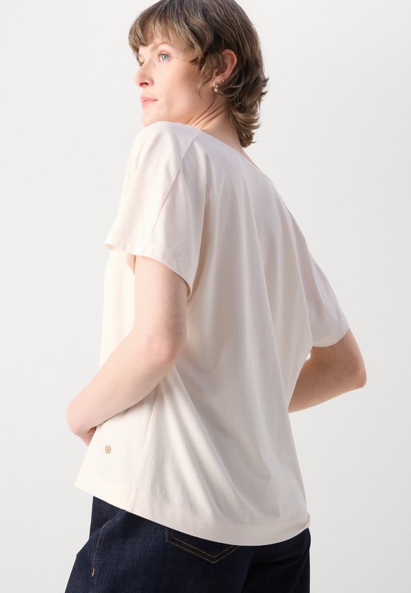 Mos Mosh TEE
