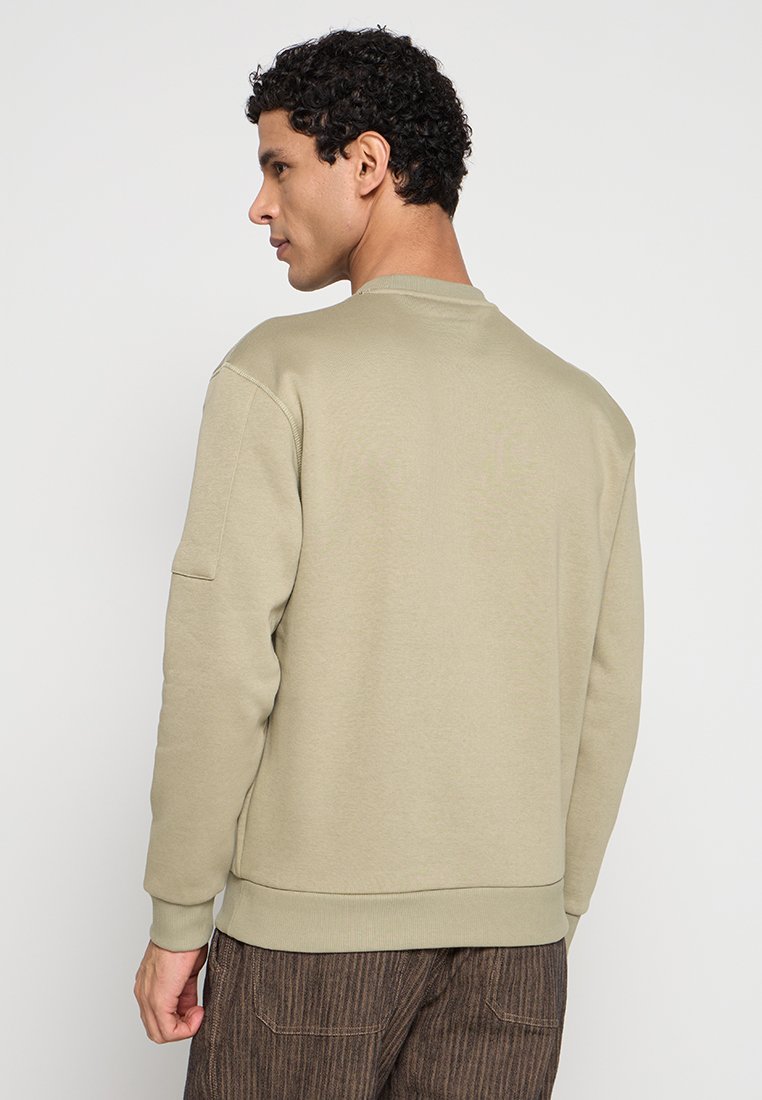 CREWNECK Media 2