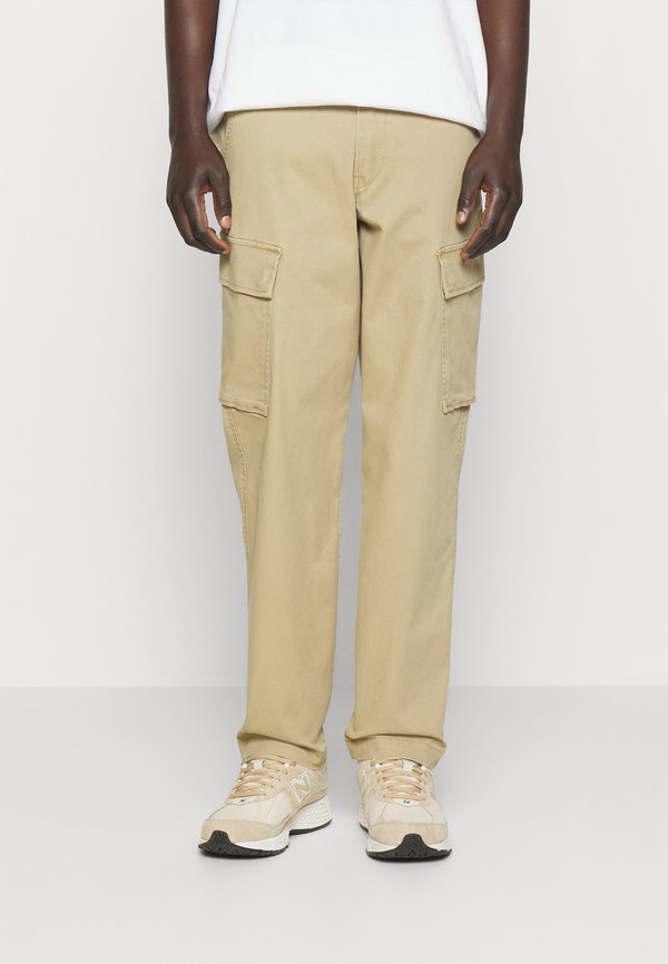 Levi's® XX TAPER CARGO - Cargo trousers - harvest gold