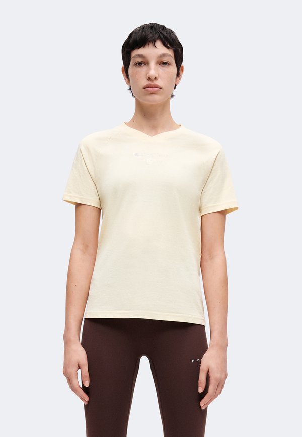 Puma CLASS STANDARD TEE - Print T-shirt - buttercream