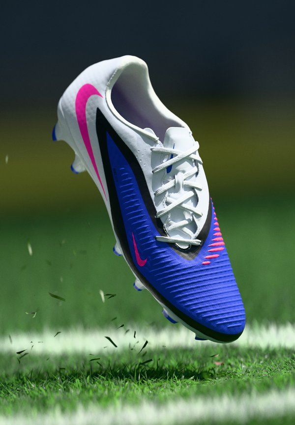 Nike Performance PHANTOM 6 LOW ACADEMY FG/MG UNISEX - Football boots artificial grass - racer blue/pink blast/white