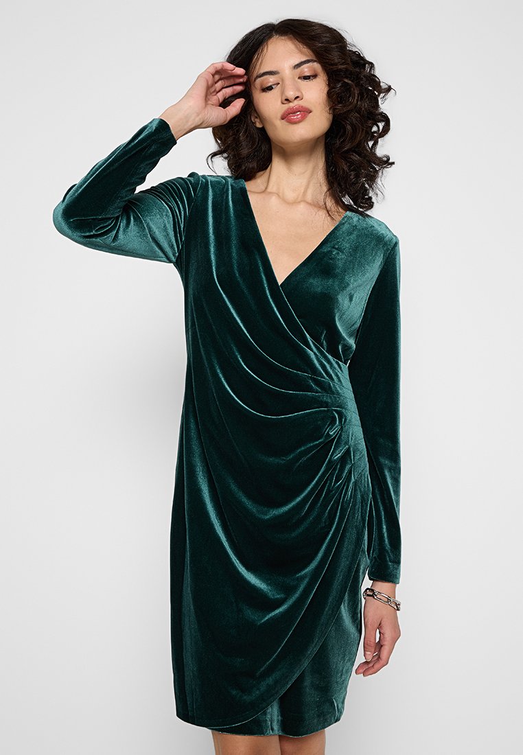 DKNY