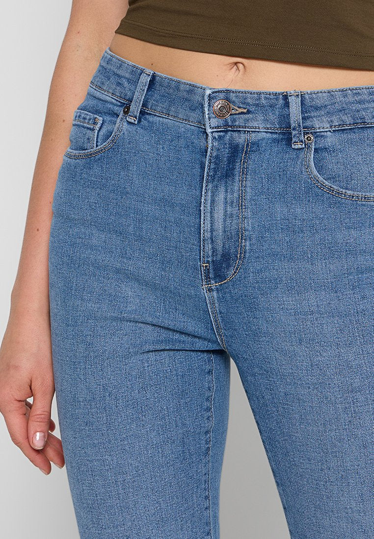 ONLY Petite Flared Jeans Media 6