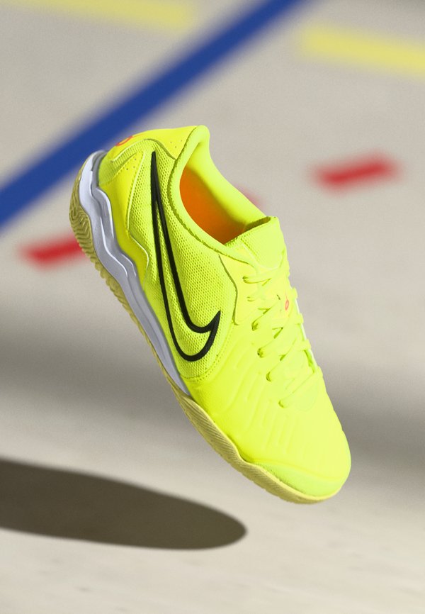 Nike Performance TIEMPO LEGEND 10 ACADEMY IC - Indoor football boots - volt/black