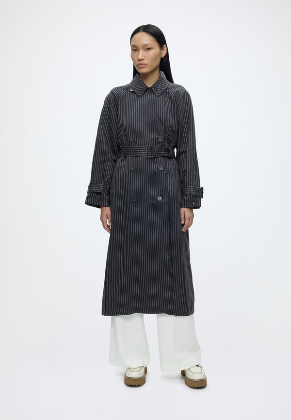 Tommy Hilfiger LINEN STRIPE NAUTICAL TRENCH  - Trenchcoat - pin stripe navy