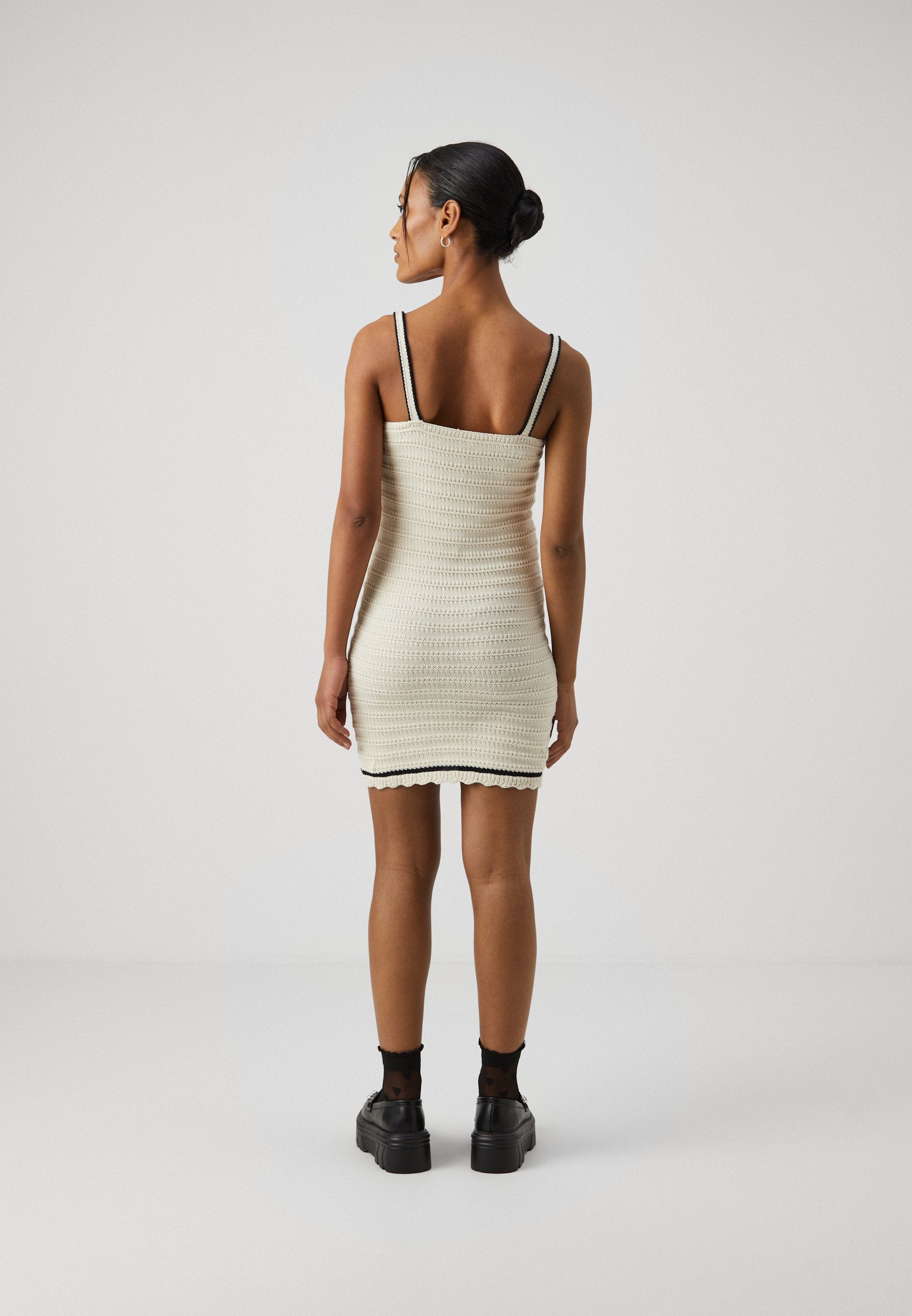 ONLMINNIE SWEETHEART DRESS  Media 4