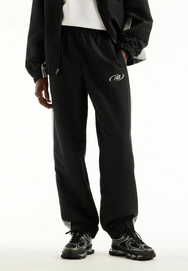 New Balance TRACKSIDE WOVEN PANT - Tracksuit bottoms - black slate grey