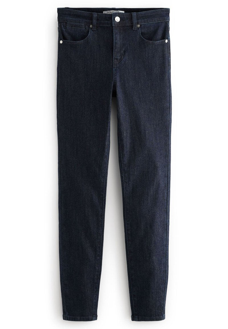 Dunkelblaue Skinny Jeans aus Denim-Stoff. Verfügt über fünf Taschen, einen Knopfverschluss und dezente Nähtdetails. Glatte Textur, schmal zulaufendes Bein.