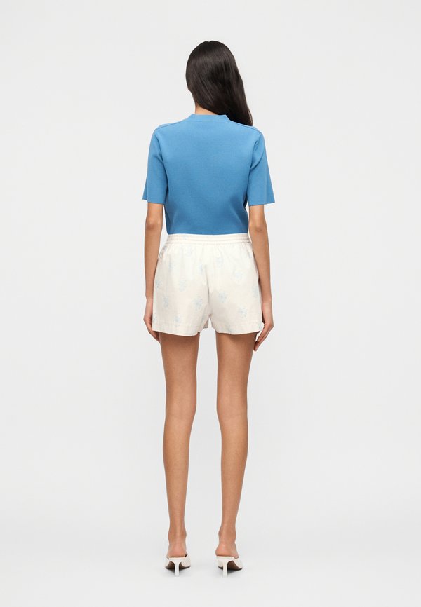 DESIGNERS REMIX FLORA