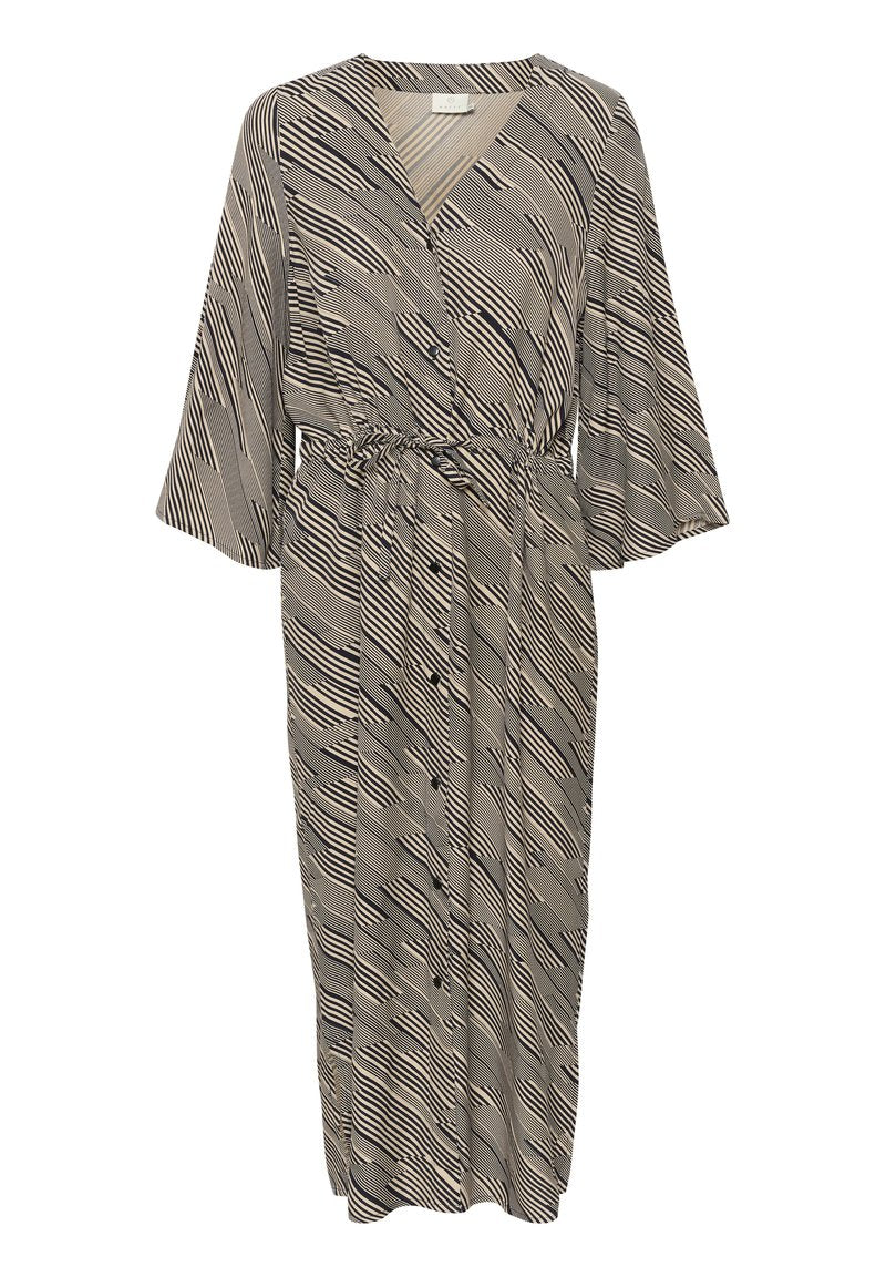 Langes, beige und schwarz gestreiftes Wickelkleid mit langen Ärmeln, Knopfleiste vorne und gebundenem Taillengürtel.
