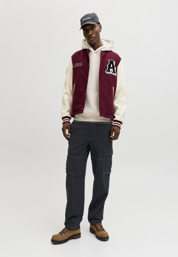 Jack & Jones STKARL CONTRAST STITCH