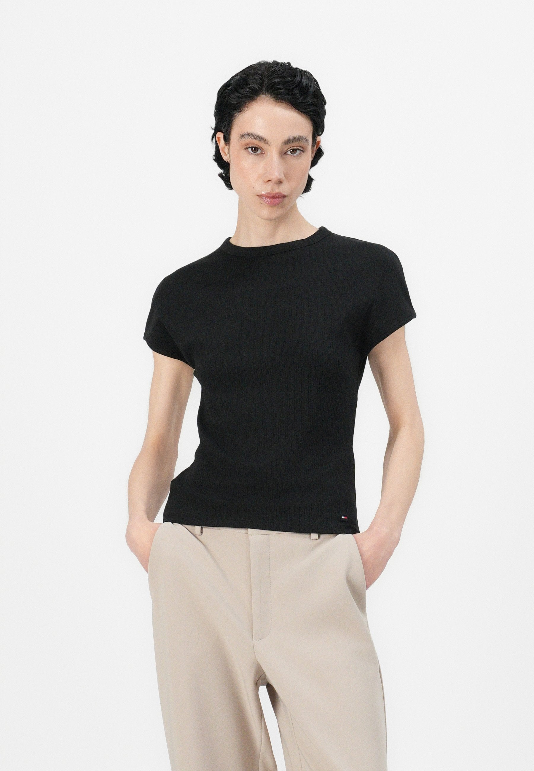 SLIM TEE Media 5