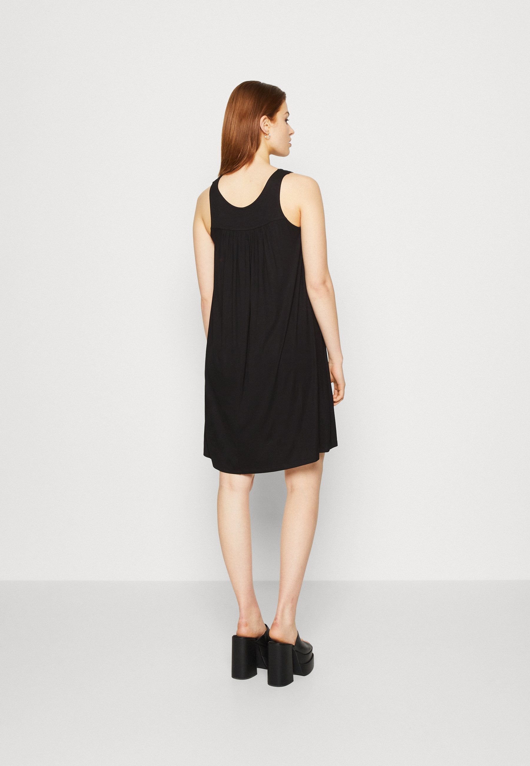 ONLLINE DRESS  Media 4