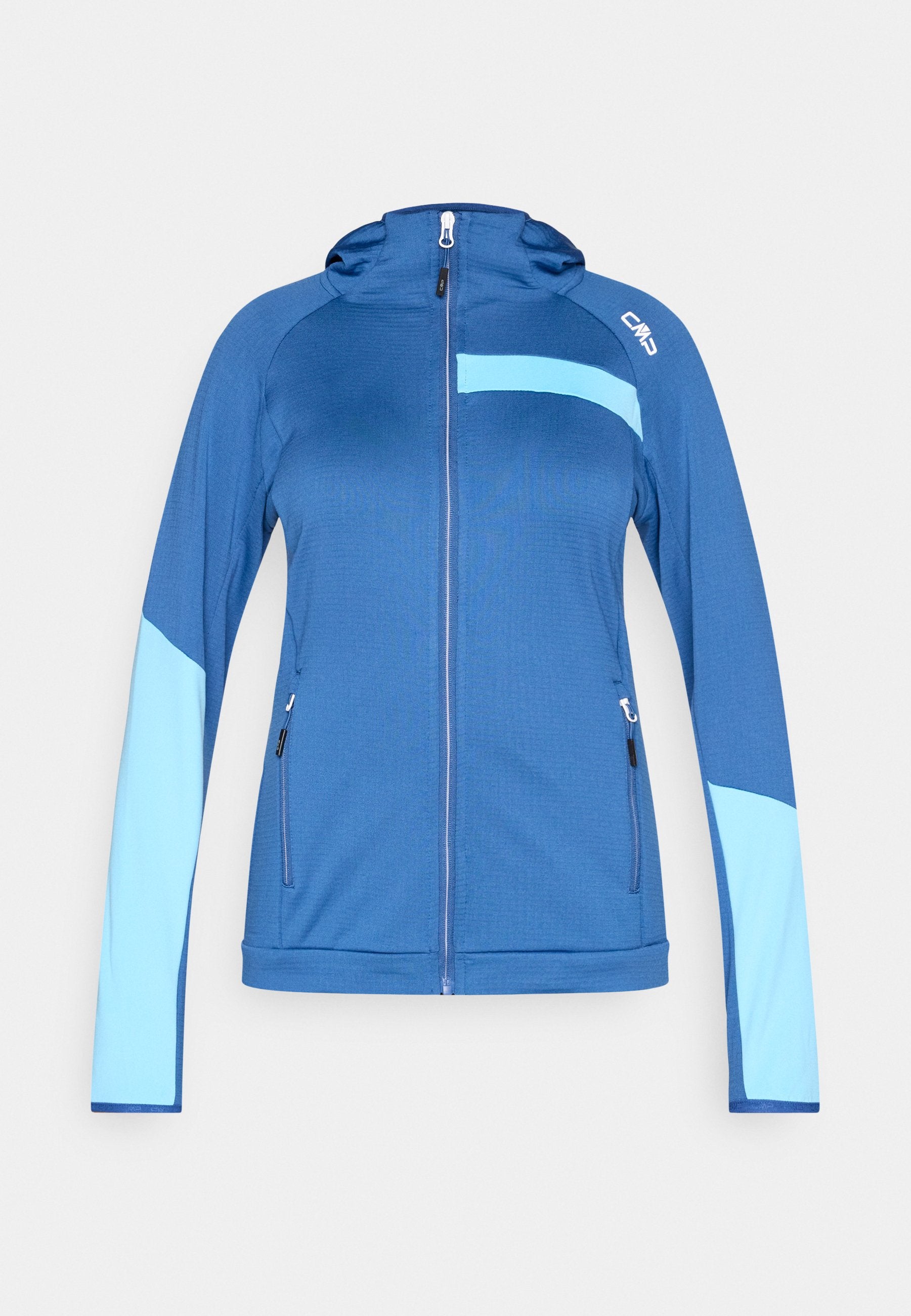 Blaue Kapuzenjacke mit durchgehendem Reißverschluss, hellblauen Ärmelpaneelen, Bruststreifen, zwei Reißverschlusstaschen an den Seiten und CMP-Logo auf der rechten Schulter.