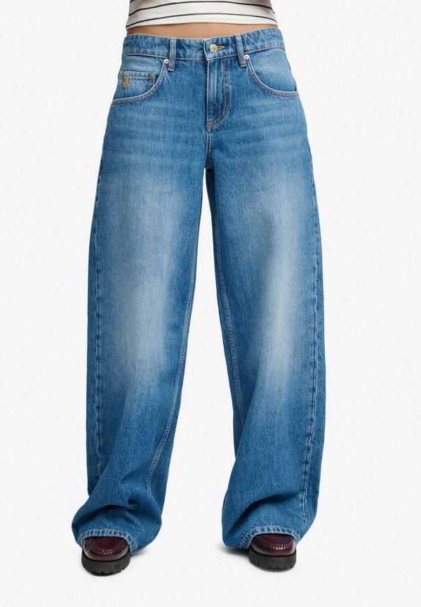 Superdry & Co SUPERDRY MID RISE BAGGY JEANS.. - Baggy Jeans - mid blue vintage wash