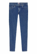 Schlanke Jeans aus dunkelblauem Denim, mit slim fit, vier Taschen und hellen Nähten. Der Bund hat einen Knopf- und Reißverschluss.