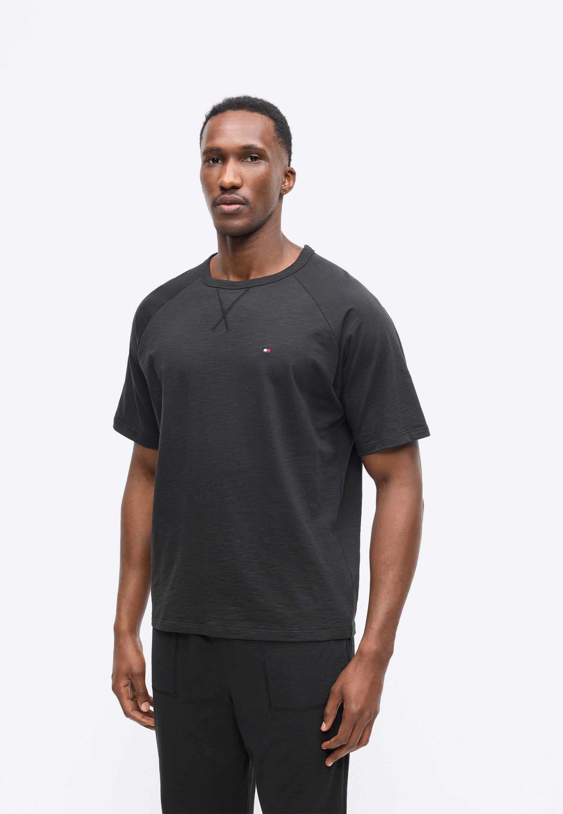 EVERYDAY ESSENTIALS TEE Media 4