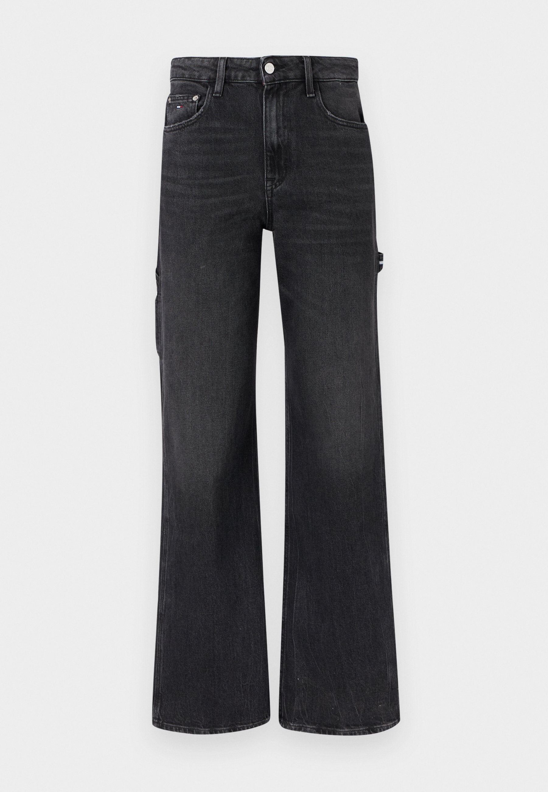 Schwarze High-Waist Jeans mit weitem Bein, fünf Taschen, Gürtelschlaufen und Knopfverschluss vor einfarbigem Hintergrund.