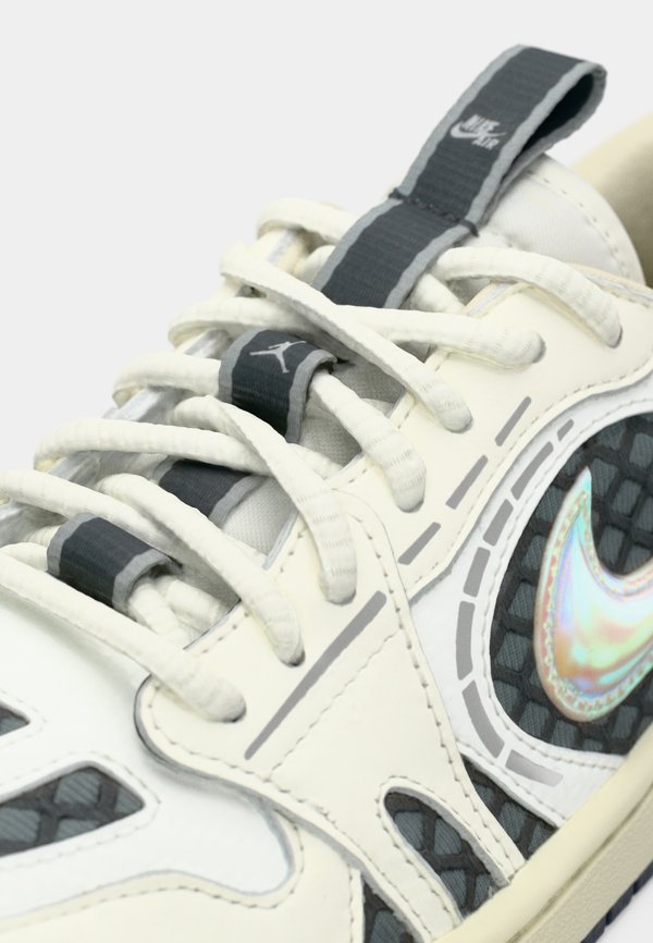 Jordan AIR JORDAN 1 LOW METHOD OF MAKE