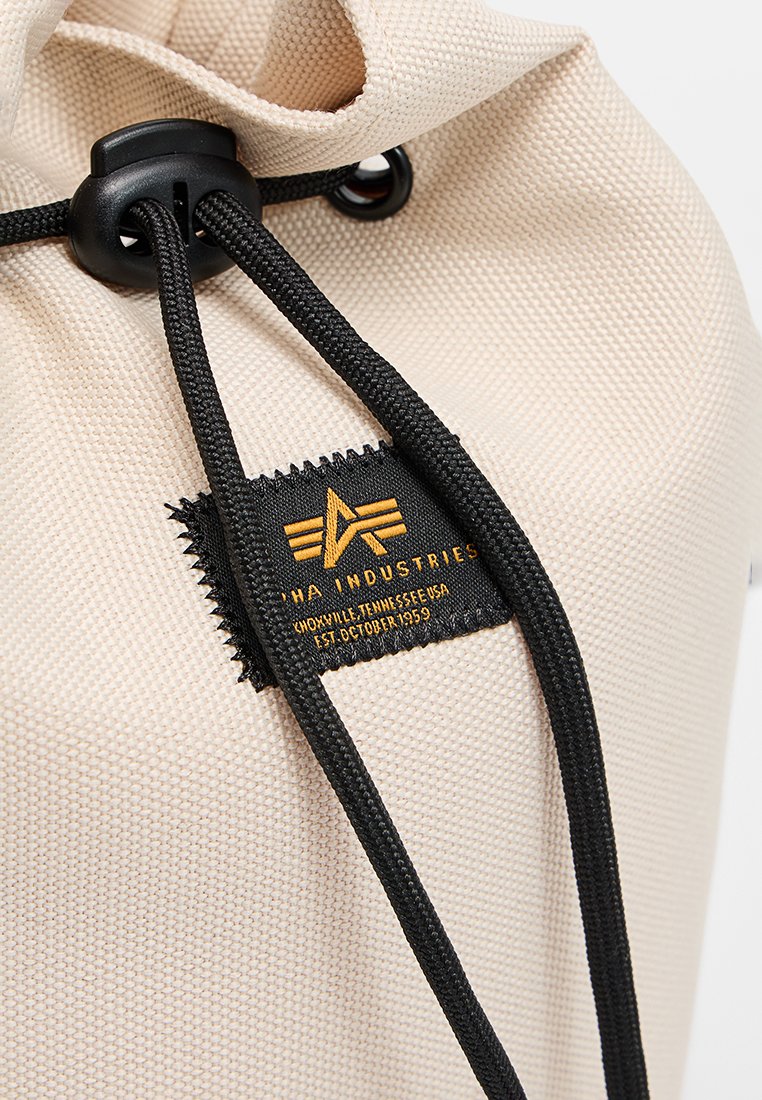 Alpha Industries CARRY