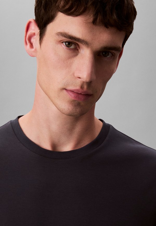 Calvin Klein CREWNECK TEE