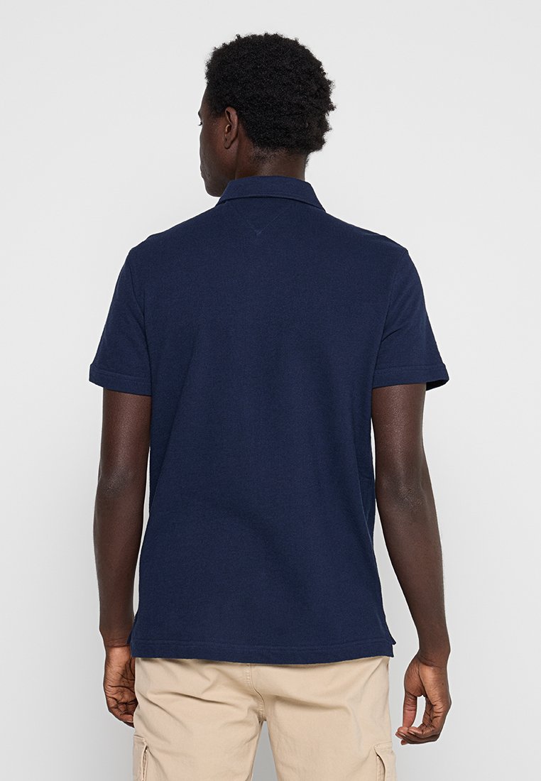 REGULAR FIT Media 3