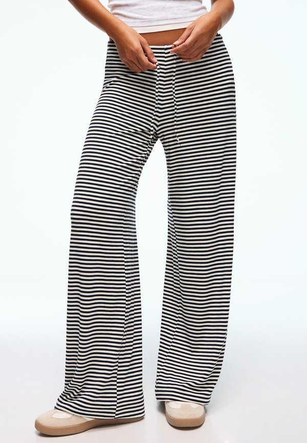 Bershka STRAIGHTWITH PRINT - TROUSERS - Trousers - royal blue