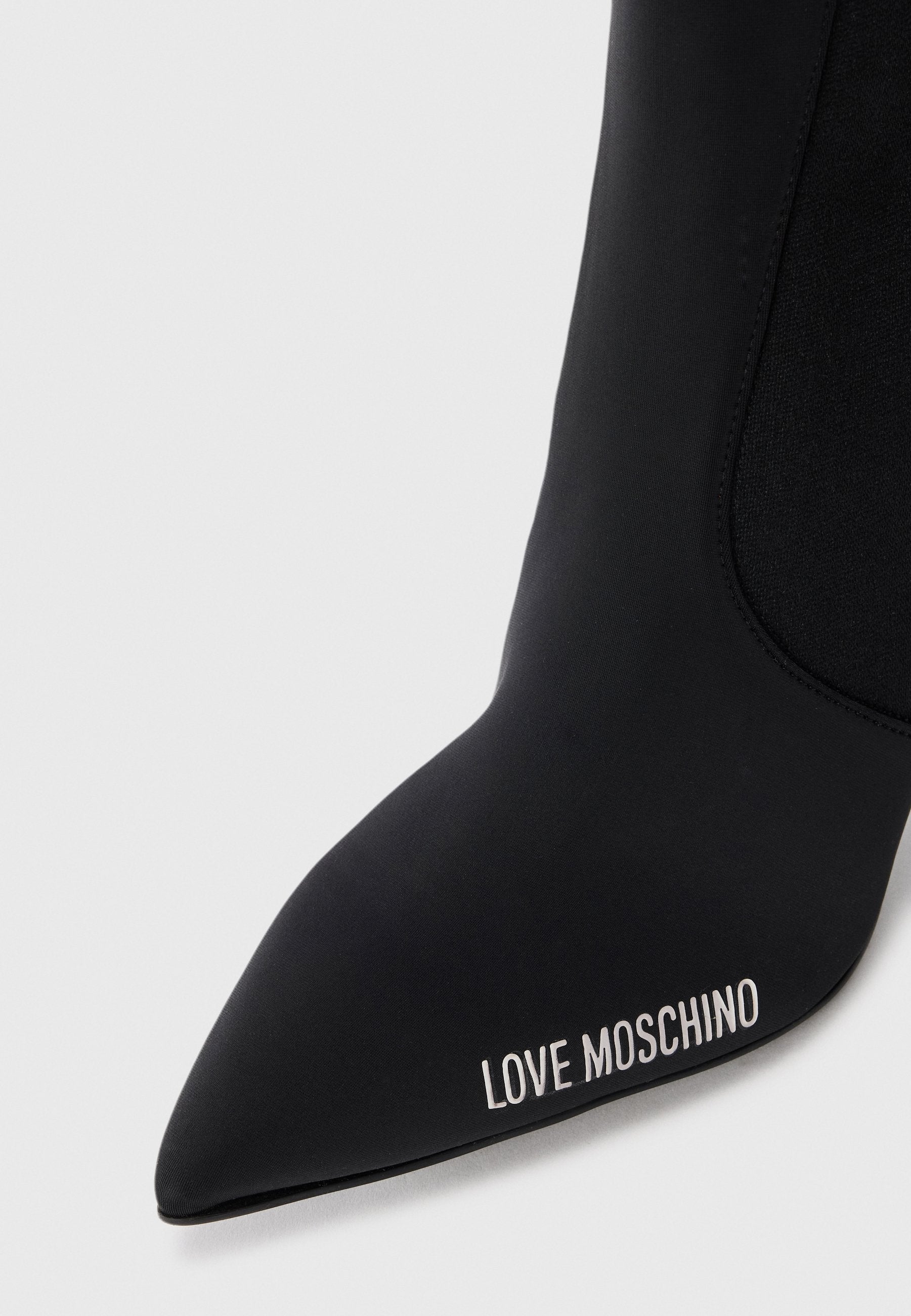 Love Moschino